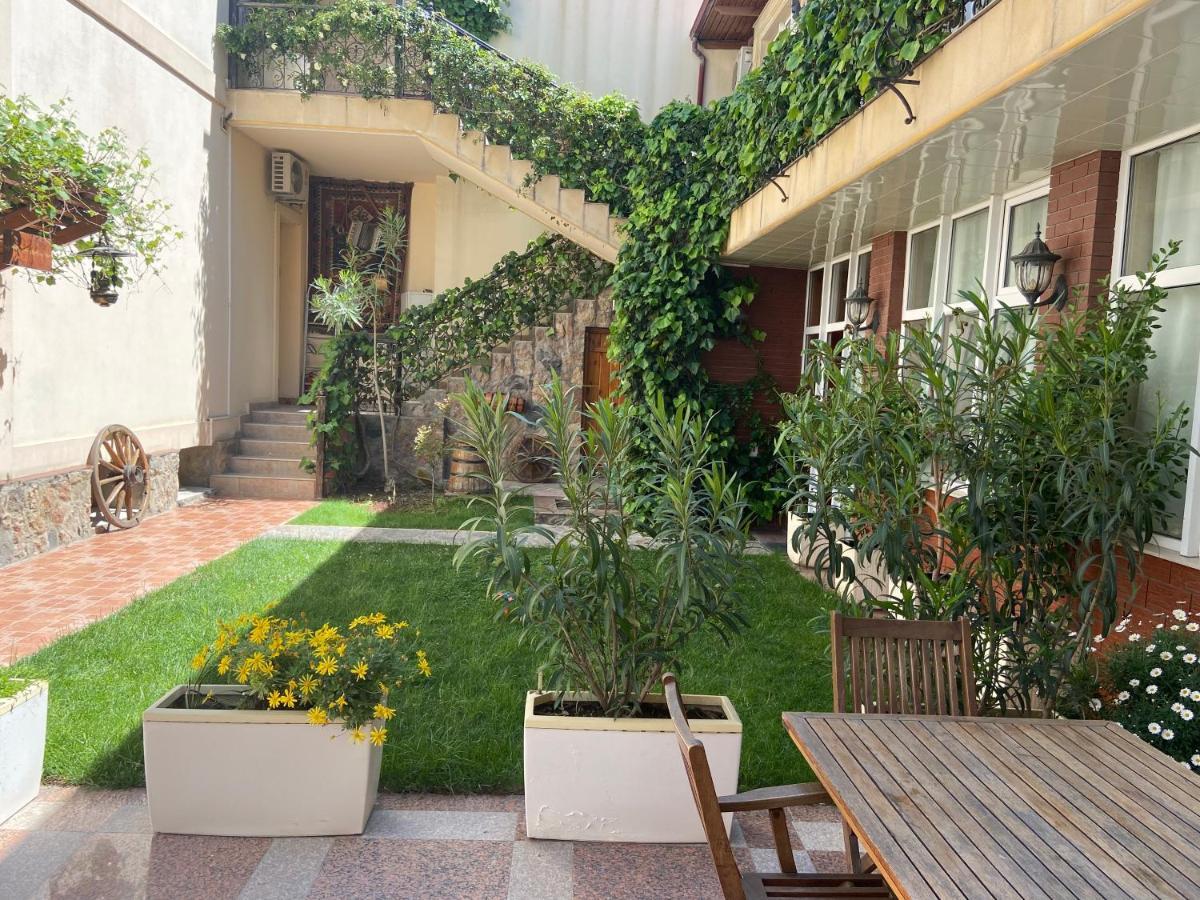 East Legend Hotel Baku Exterior photo