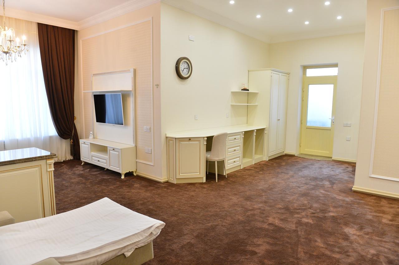 East Legend Hotel Baku Exterior photo